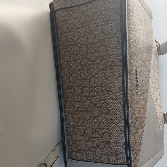 Calvin Klein Gray and White Satchel with Structured Design NWOT - Picture 7 of 9